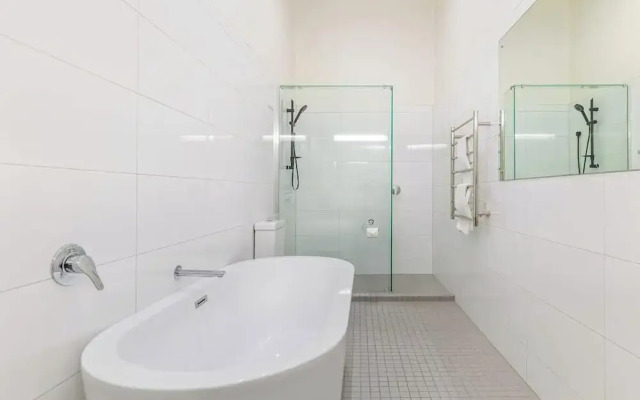 Bedroom On K Road With Private Bathroom