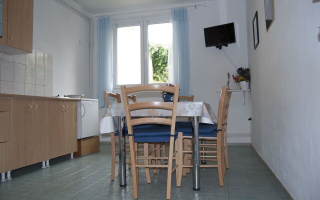 Apartments and Rooms Slavica