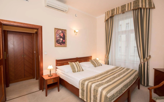 Amigo City Centre Hotel