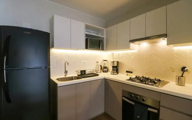 w Illustrious 1BR w Balcony in Miraflores