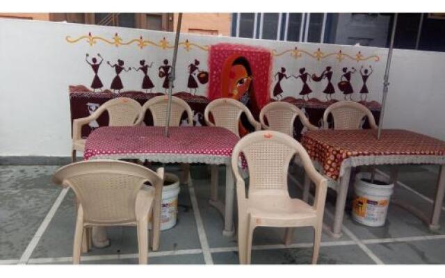 Pleasant Stay Near Library