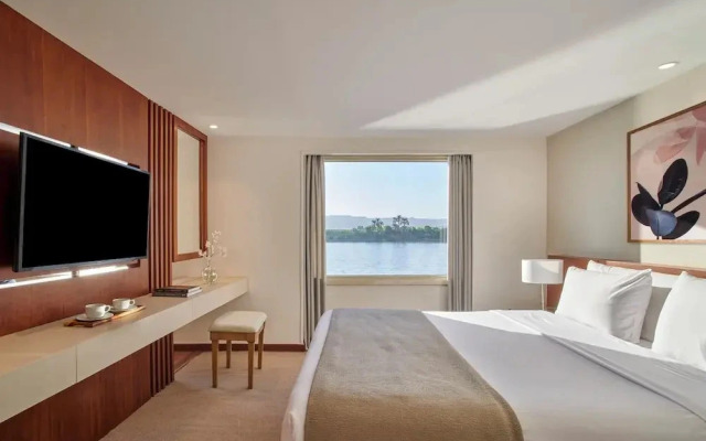 Mövenpick MS Royal Lotus