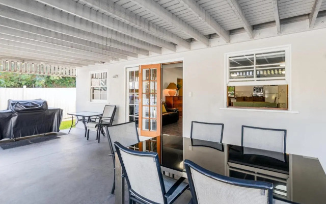 Island Adventure Holiday House
