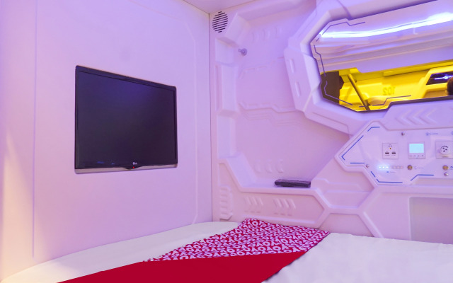Super OYO 91328 Fiducia Capsule Hotel
