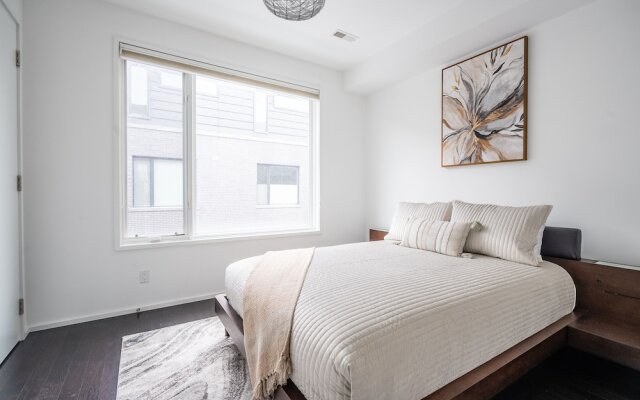 Luxury 4BR Townhouse in Downtown Toronto