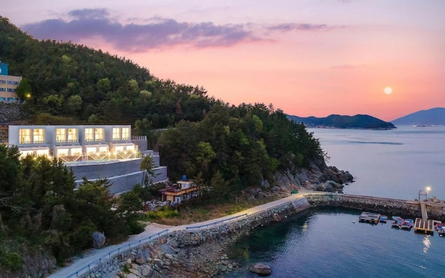 Yeosu Nukim Poolvilla