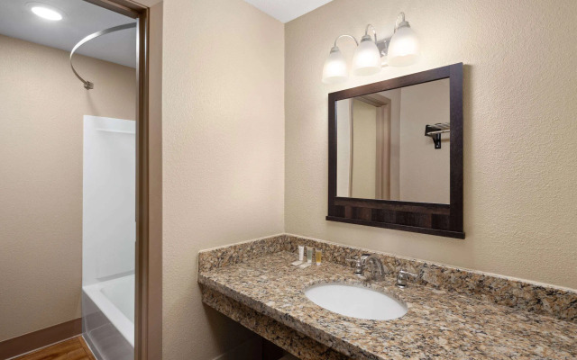 Super 8 by Wyndham Fallon