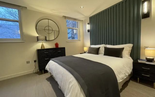 JOIVY Chic Mews house in S Kensington