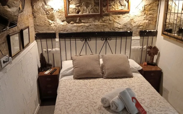 House with 9 private rooms