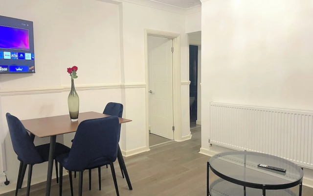 Centrally Located Budget Apartment, 3mins to Tube