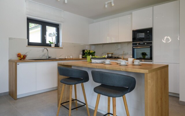Stunning Home in Prodol With Outdoor Swimming Pool, Wifi and 4 Bedrooms