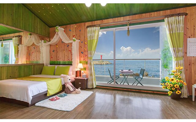 Yangyang Seaglow Rainbow Pension