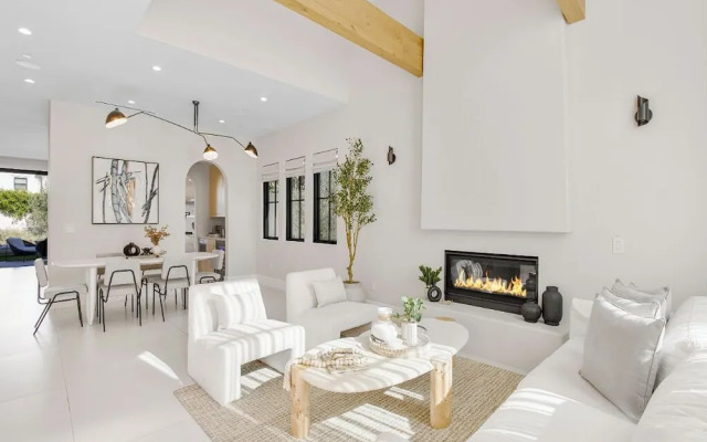 Villa Camellia - Charming 5 BR Home in the Heart of Studio City