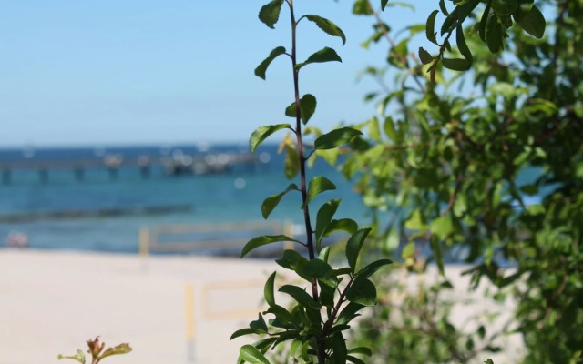 Sunlit Apartment with Garden in Steffenshagen
