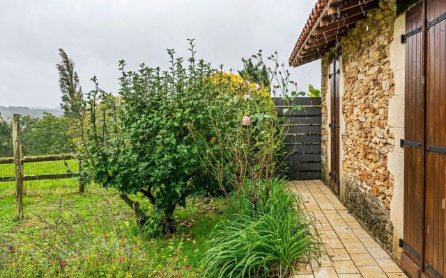 Gorgeous Holiday Home in Loubejac with Garden