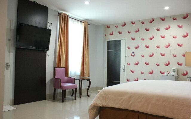 Novena Hotel Watampone