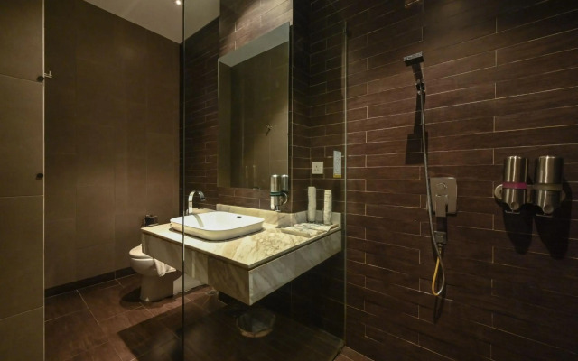 1825 Gallery Hotel