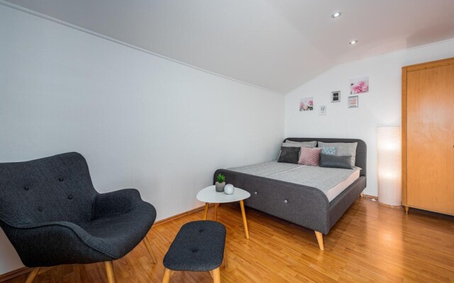 Stunning Home in Buje With Wifi and 2 Bedrooms