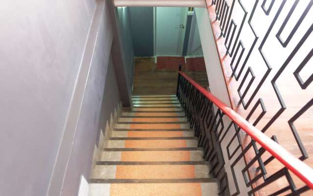 BTS Khaosan Hostel