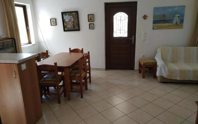 Lefkas house with garden