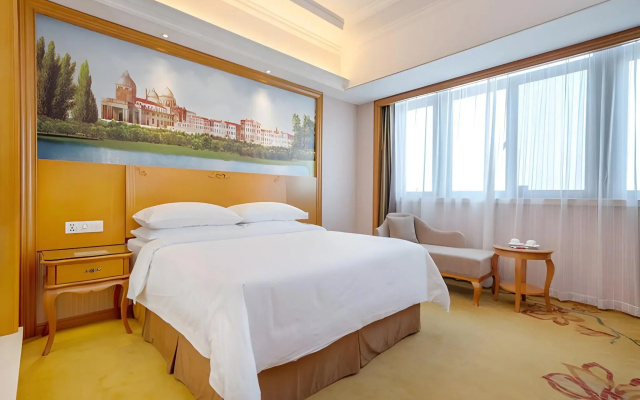 Vienna Shanghai Dishui Lake Lingang New City