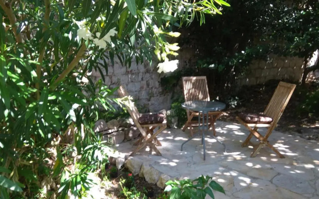 Takoma Hvar