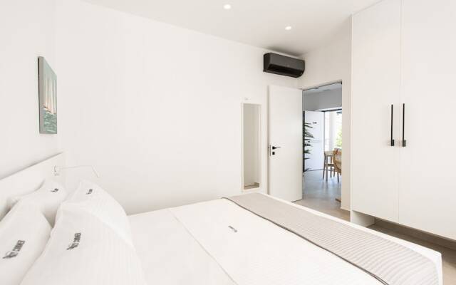 Cozy Corner Luxury Apartments