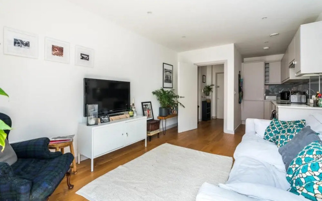 Contemporary 2BD Flat With Balcony - Hackney Downs