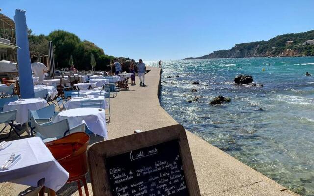 PORTISSOL T1 RDJ CLIM PARKING PRIVATIF 300m PLAGE