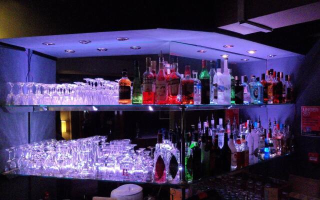 Eurobar Cafe and Hotel