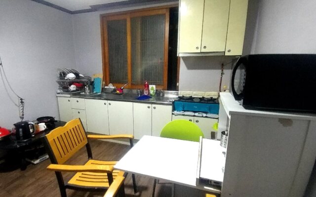 Kodakkodak Guest House - Hostel