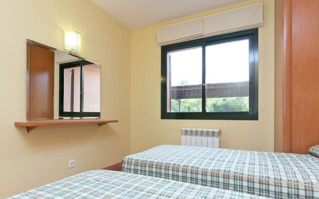 Quaint Villa in Navata With Fenced Garden