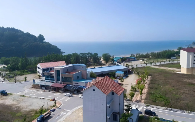 CozyCove Boutique Hotel