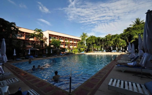 Basaya Beach Hotel & Resort