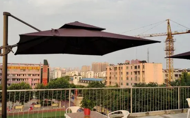 Lanze Water House Hotel