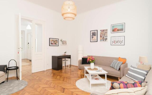 Spittelau Chillout Lounge by ichbucheAT