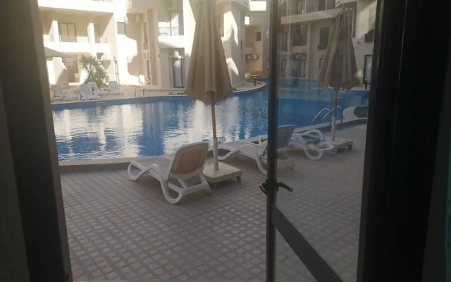 Chic Stylish Spacious Apt Poolside, Smarttv & Wifi