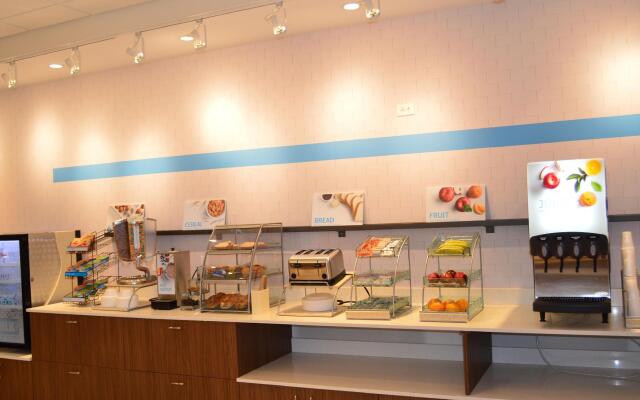 Holiday Inn Express & Suites Toledo West by IHG