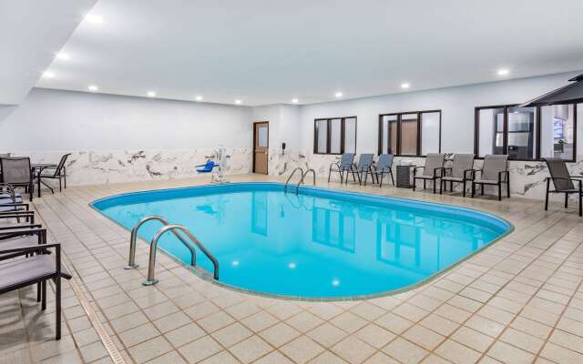 AmericInn by Wyndham Quincy