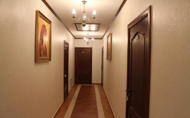 Gostyniy Dvir Synevir