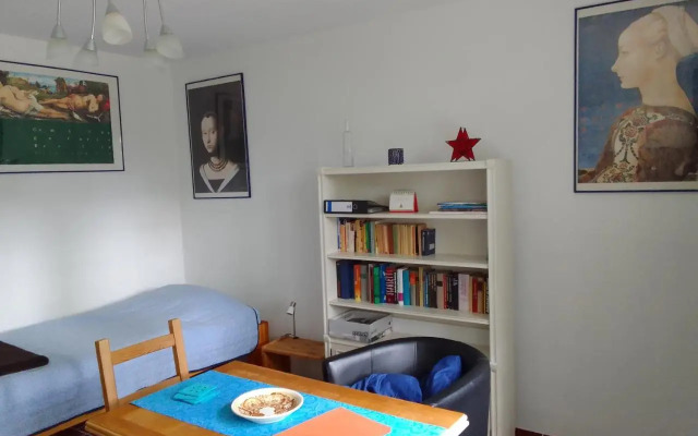 Ländliche 1-Raumwohnung im Park