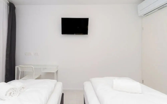 Premium City Center Apartment Tartini 1