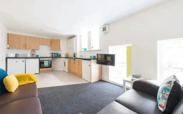 Student Only Cable Street