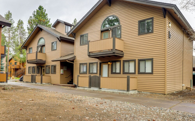 Sunriver Vacation Rental w/ Community Hot Tub!