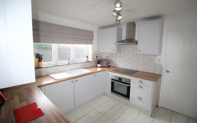 3 Bed Detached - Quiet Cul De Sac -private Parking