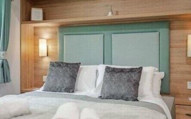 Tree Tops - Kelling Heath Holiday Park - 22244