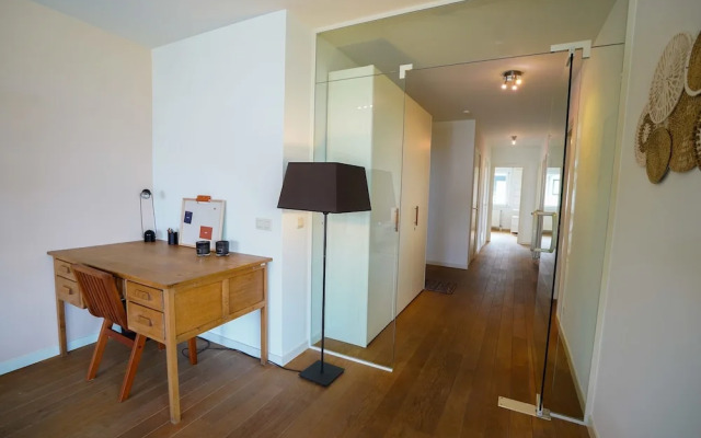 Spacious Apartment With Sea Views
