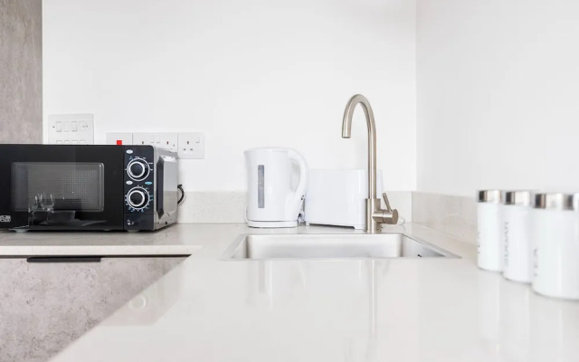 Modern 1 Bed Flat in Town Centre - Free Wifi
