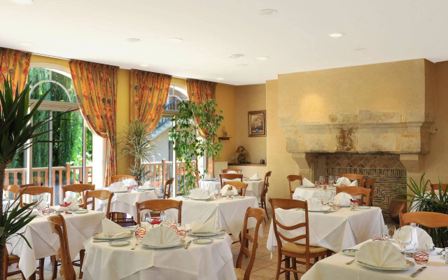 Logis Le Cheval Blanc et Clovis