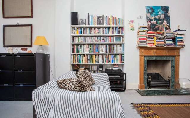 Beautiful and Light Chelsea 1 Bed Apartment